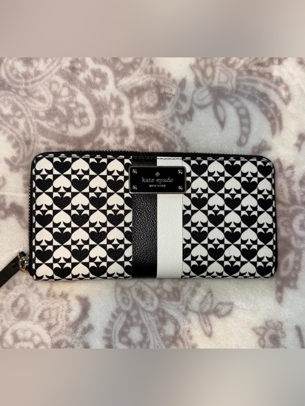 RARE NEW KATE SPADE NEDA WALLET BLACK/WHITE SPADES AND STRIPED PENN PLACE NWOT